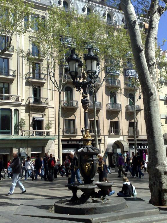 Hostal Capitol Ramblas Barcelona Exterior photo