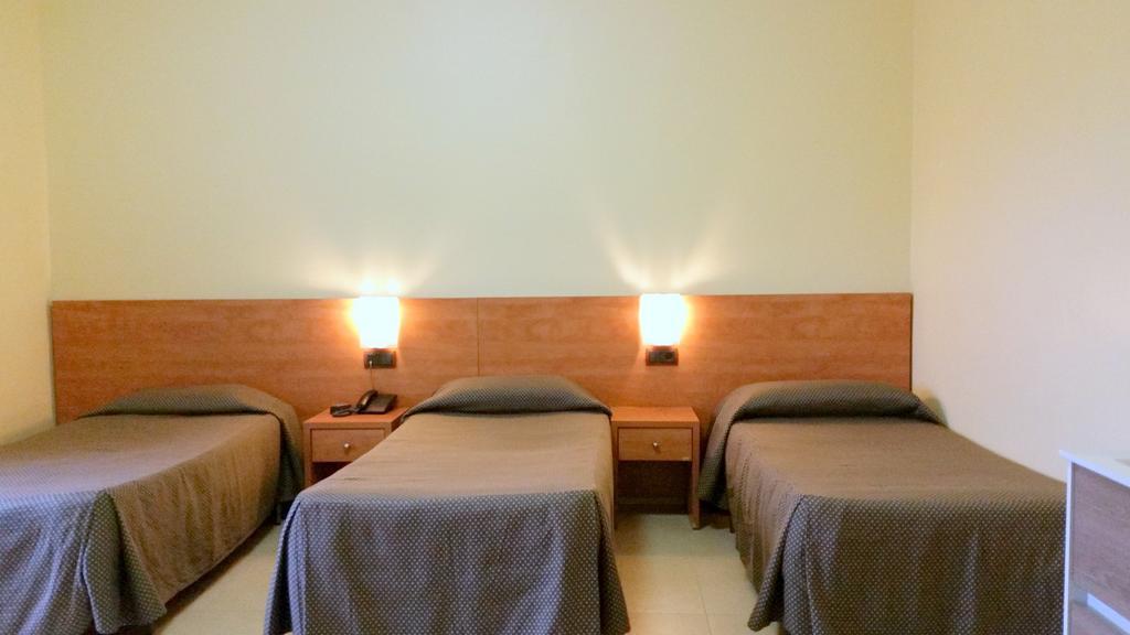 Hostal Capitol Ramblas Barcelona Room photo