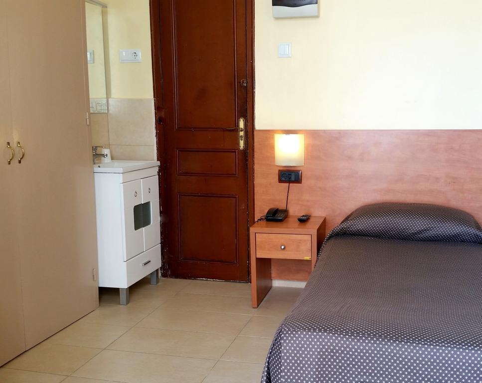 Hostal Capitol Ramblas Barcelona Room photo
