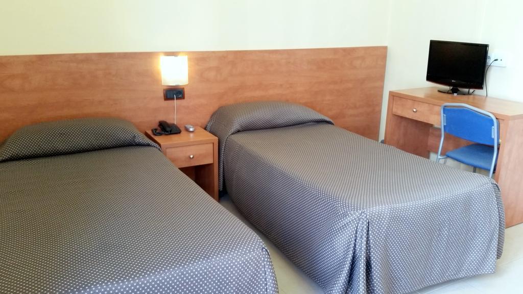 Hostal Capitol Ramblas Barcelona Room photo