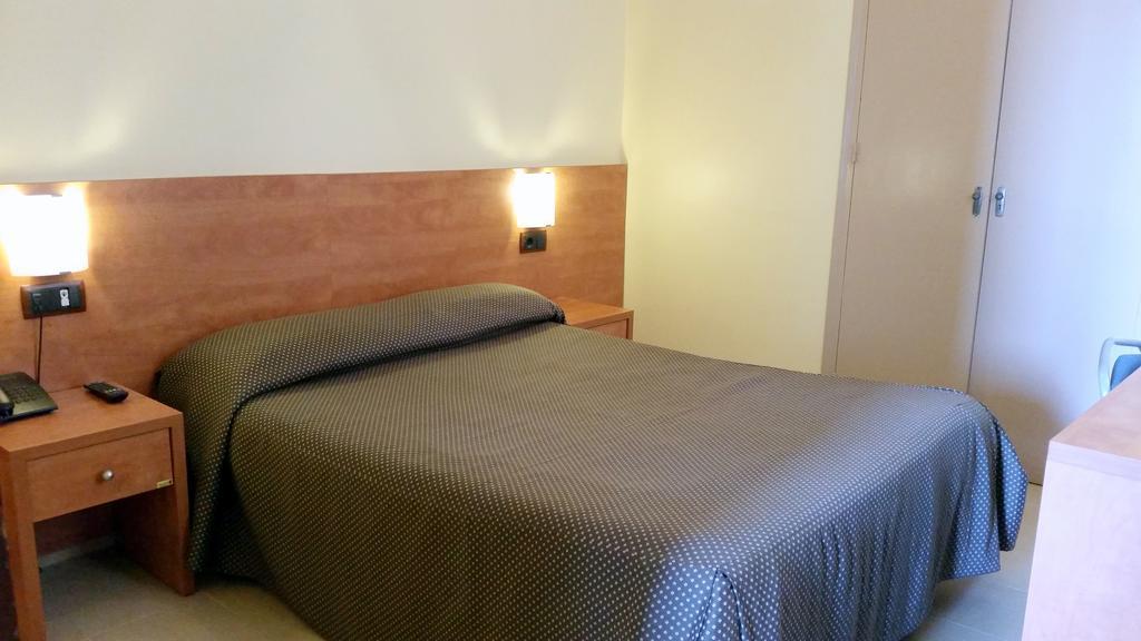 Hostal Capitol Ramblas Barcelona Room photo
