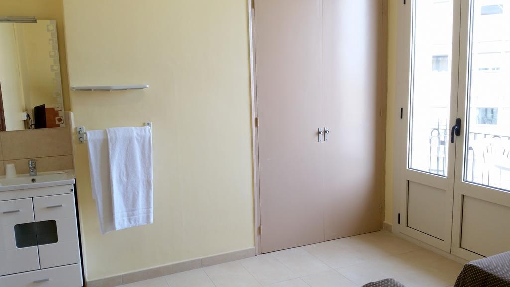Hostal Capitol Ramblas Barcelona Room photo